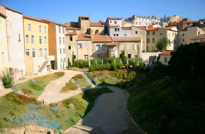 Le Petit Nid Des Arenes Béziers Exterior foto